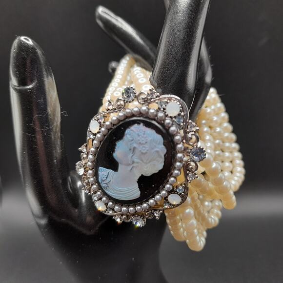 Carolee Cameo Faux Pearl Bracelet, Magnetic Clasp, Glass Cameo Rhinestones - Picture 10 of 11